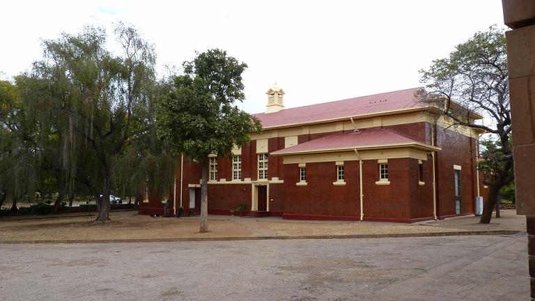 ehs_cent_halloutside