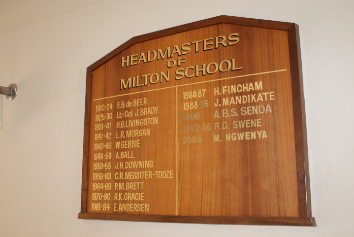 headmasters_board_side