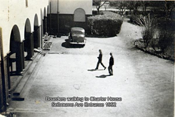 1952_boarders_selborne_entrance