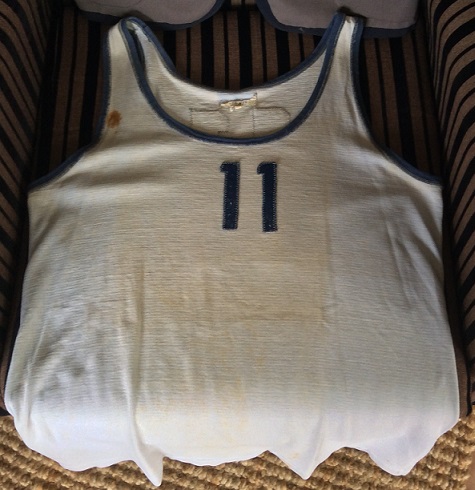 file:///C:/Users/adrian/Documents/My Web Sites/test_cas_akiono - modified_milton/sports_images_basketball/basketbal_vest_1971_resized