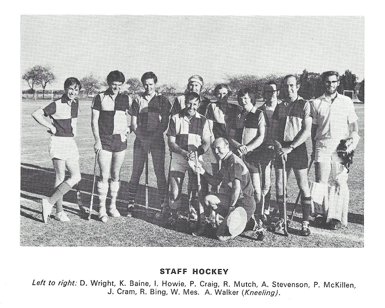 1974_hockey_staff